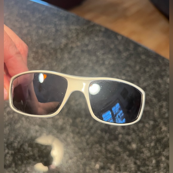 Bakugan themed sunglasses childrenThey have small scuff & Oakley look alike pair - Picture 3 of 12